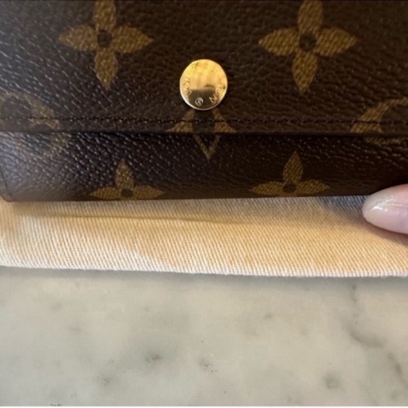 Free Shipping- Authentic Louis Vuitton 6 Key Holder - Picture 16 of 16